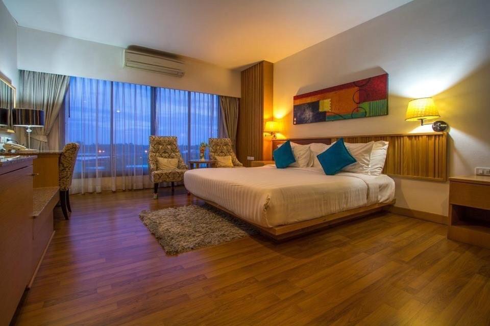 Mamaison Hotel Buriram Bagian luar foto
