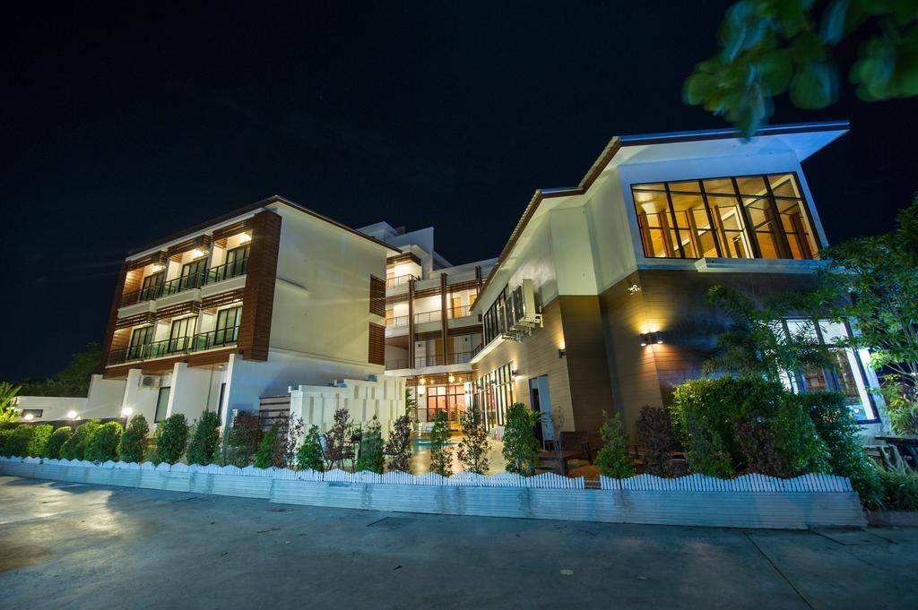 Mamaison Hotel Buriram Bagian luar foto