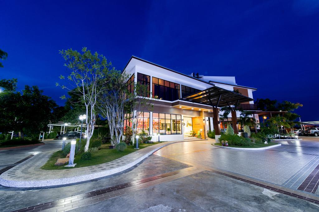 Mamaison Hotel Buriram Bagian luar foto