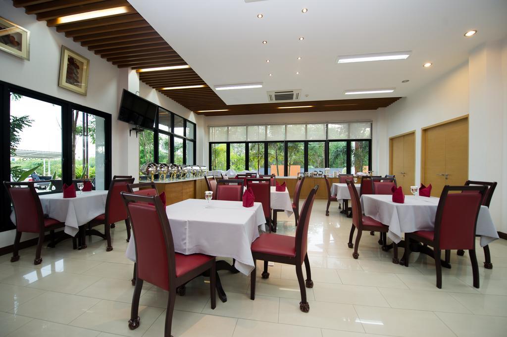 Mamaison Hotel Buriram Bagian luar foto