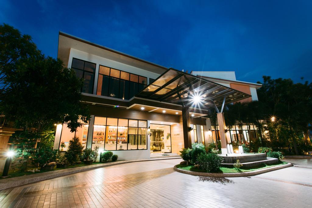 Mamaison Hotel Buriram Bagian luar foto