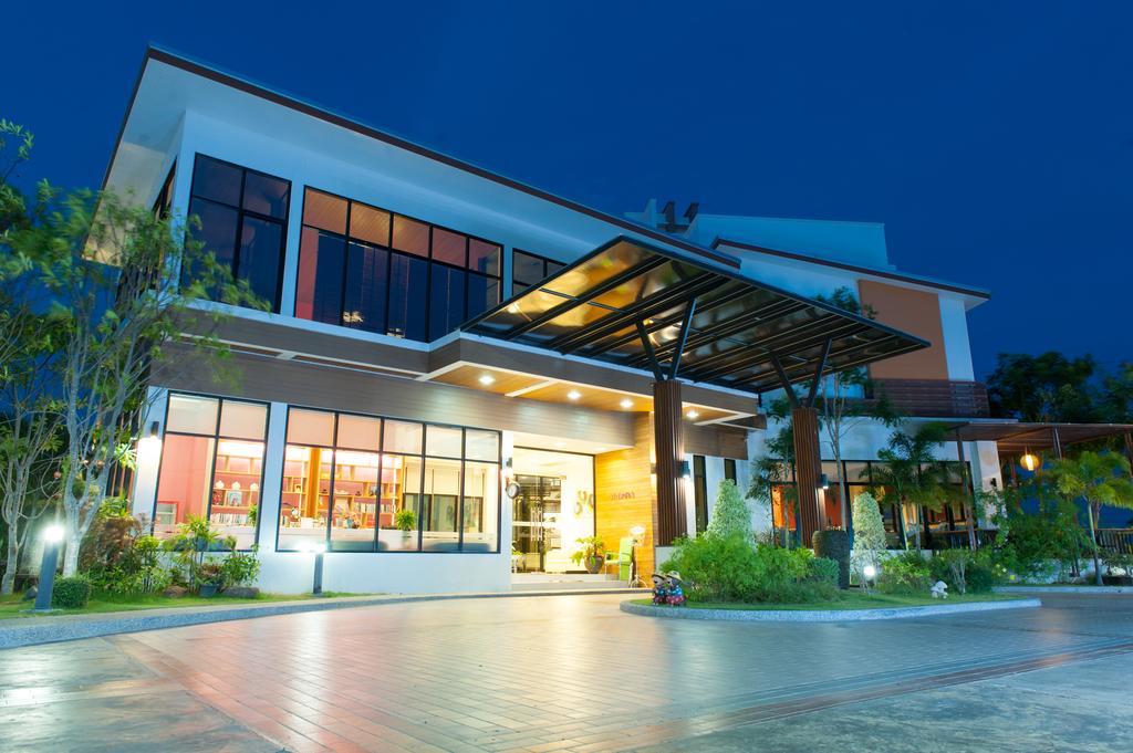 Mamaison Hotel Buriram Bagian luar foto