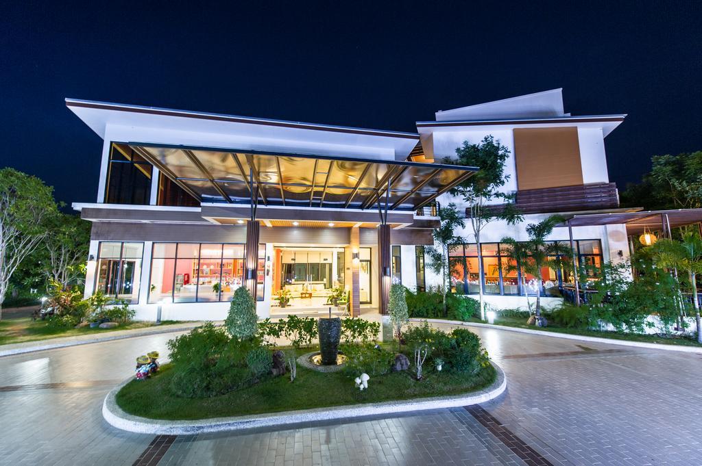 Mamaison Hotel Buriram Bagian luar foto